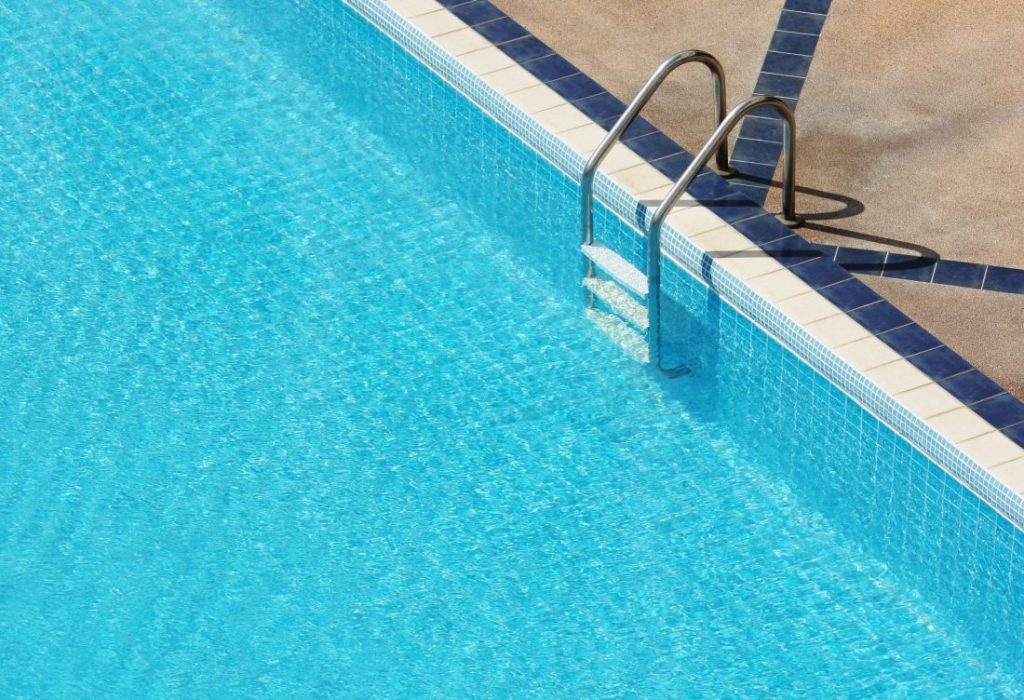 Διαρροή χημικών σε πισίνα παιδότοπου στην Σαλαμίνα: «Δεν μπορούσαμε να πάρουμε ανάσα» λέει ο πατέρας του 3χρονου