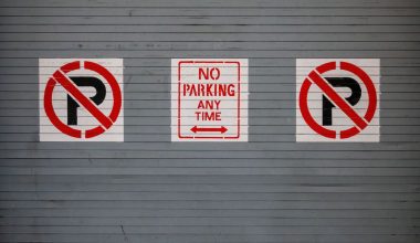 Πρόστιμο 1.500 ευρώ για όσους «κρατούν» θέση στάθμευσης – Τι προβλέπει ο ΚΟΚ