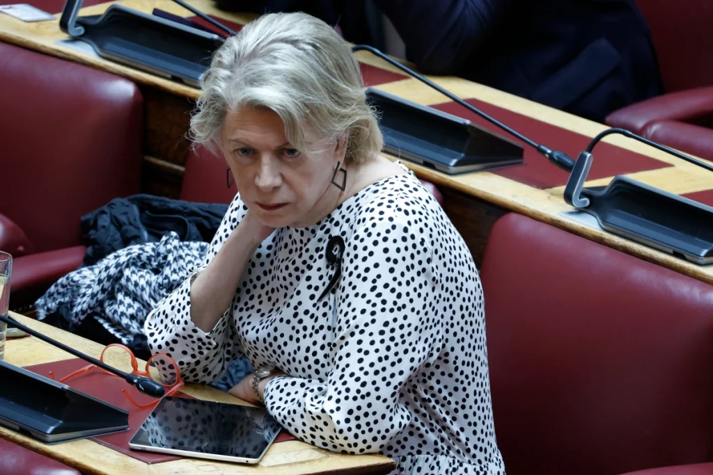Άγρια κόντρα στη Βουλή για την υποψηφιότητα της Ε.Ακρίτα: «Πόσες Κωνσταντοπούλου να αντέξει το σύστημα;»