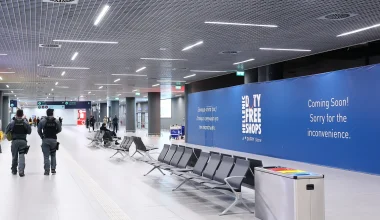 Αναγκαστική προσγείωση αεροπλάνου από το Νιούκαστλ στο «Μακεδονία» – Μεθυσμένος Βρετανός τα έκανε «Γης Μαδιάμ»