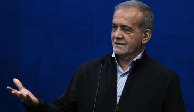 Η πρώτη αντίδραση Πεζεσκιάν μετά τον βομβαρδισμό βάσεων της Ιορδανίας και τα αμερικανικά πλήγματα στο Λάρακ