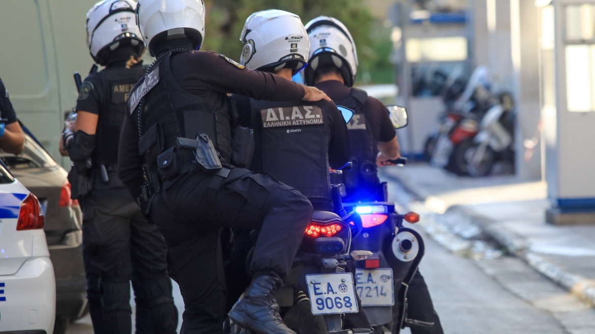 Άγριος ξυλοδαρμός και τραυματισμοί τριών αστυνομικών στη Λάρισα: Συνελήφθη 44χρονος, ο πατέρας του & ένας φίλος του