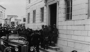 Σαν σήμερα: Οι Ιταλοί καταλαμβάνουν την Κέρκυρα μετά από μπαράζ ανελέητων βομβαρδισμών