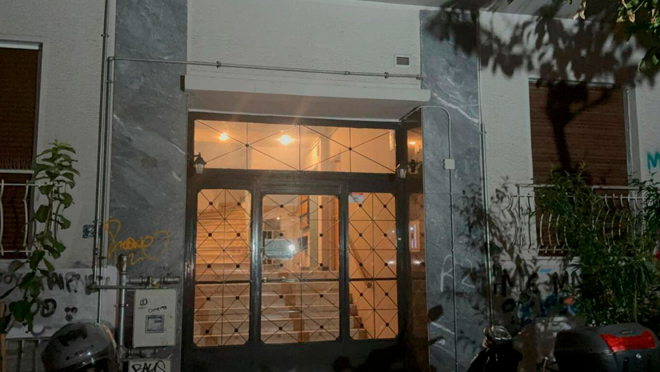 Αδιανόητα πράγματα στην Κυψέλη: Τι δήλωσε η Γερμανίδα για το νεκρό βρέφος που βρέθηκε μέσα σε δοχείο στο Airbnb της