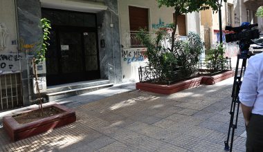 Νεκρό βρέφος στην Κυψέλη: Ποινική δίωξη στους συλληφθέντες – «Το μωρό ήταν σατανιασμένο» υποστήριξε ο 43χρονος