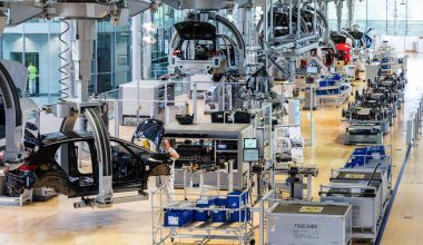 Ξεκίνησε να κλείνει εργοστάσια η Volkswagen και ζητά από τον Φ.Μερτς να «φρενάρει» την Κίνα