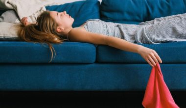 Συνεχής κόπωση: Το σύμπτωμα που μπορεί να «δείχνει» πρόβλημα στον θυρεοειδή
