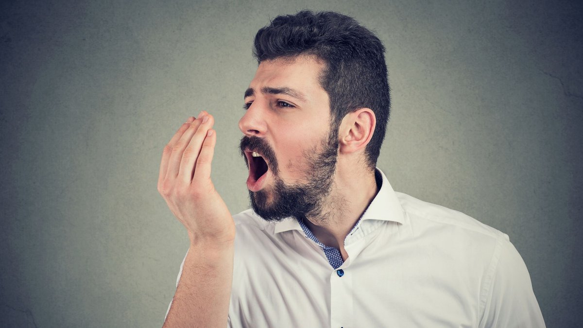 Δείτε γιατί το σκόρδο μένει στην αναπνοή για ώρες ακόμη και μετά το βούρτσισμα