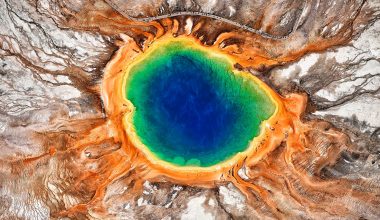 Grand Prismatic Spring: Η «εξωγήινη» θερμή πηγή του Yellowstone που θυμίζει τοπίο από τον Άρη