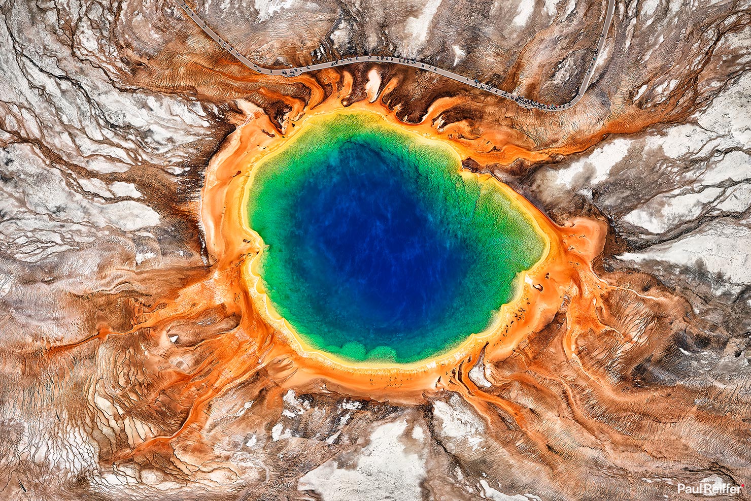 Grand Prismatic Spring: Η «εξωγήινη» θερμή πηγή του Yellowstone που θυμίζει τοπίο από τον Άρη