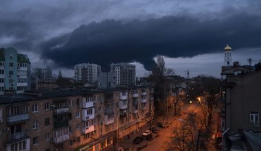 Σφοδρή ρωσική επίθεση στις ενεργειακές υποδομές της Οδησσού – Στο σκοτάδι η πόλη (βίντεο)
