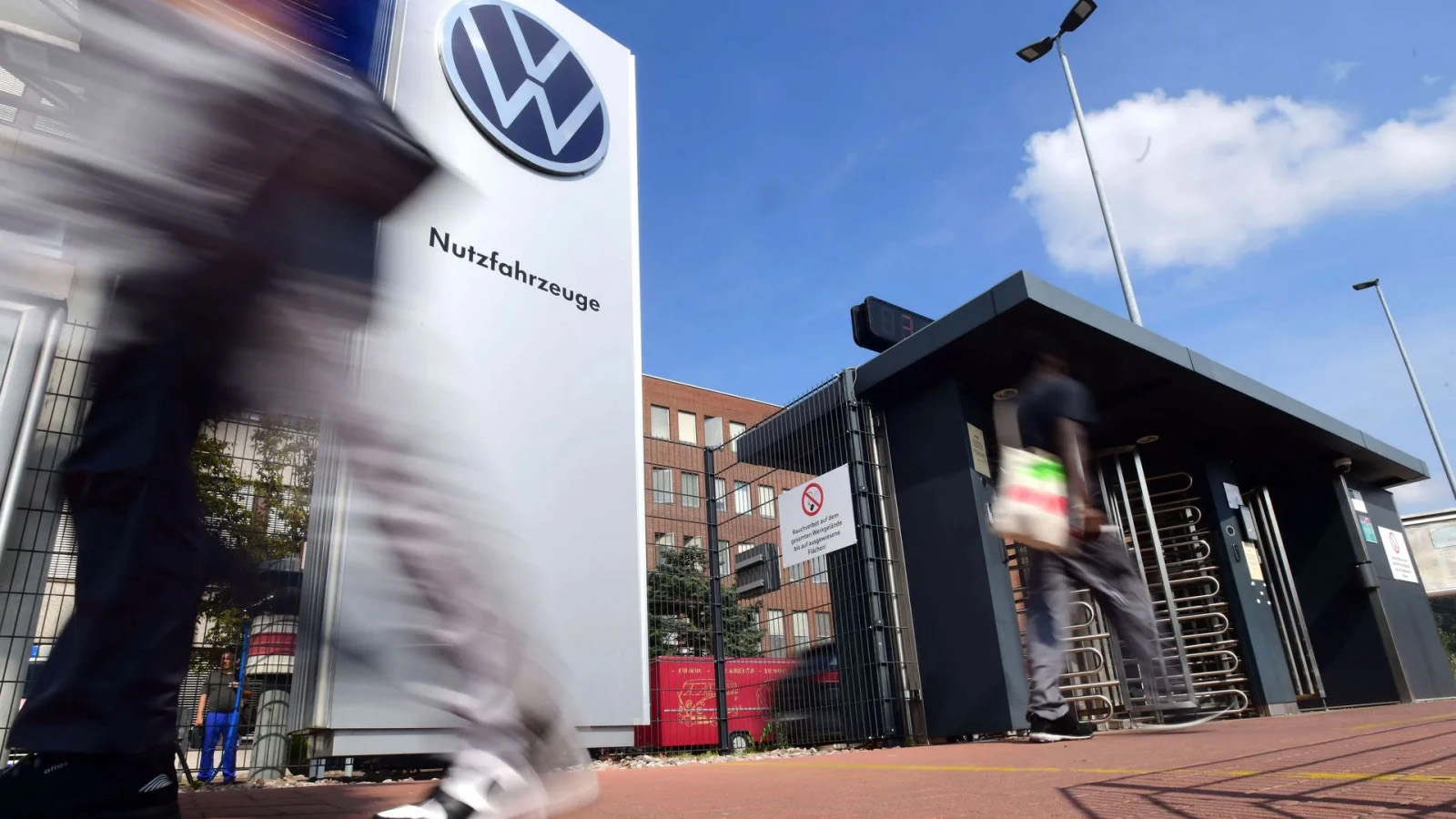 Volkswagen: Νέο «ψαλίδι» 50.000 θέσεων φέρνει σύγκρουση