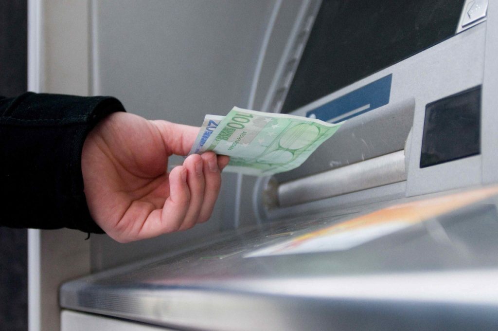 Η διαδικασία που ακολουθεί ένα ΑΤΜ κάθε φορά που κάνουμε ανάληψη χρημάτων