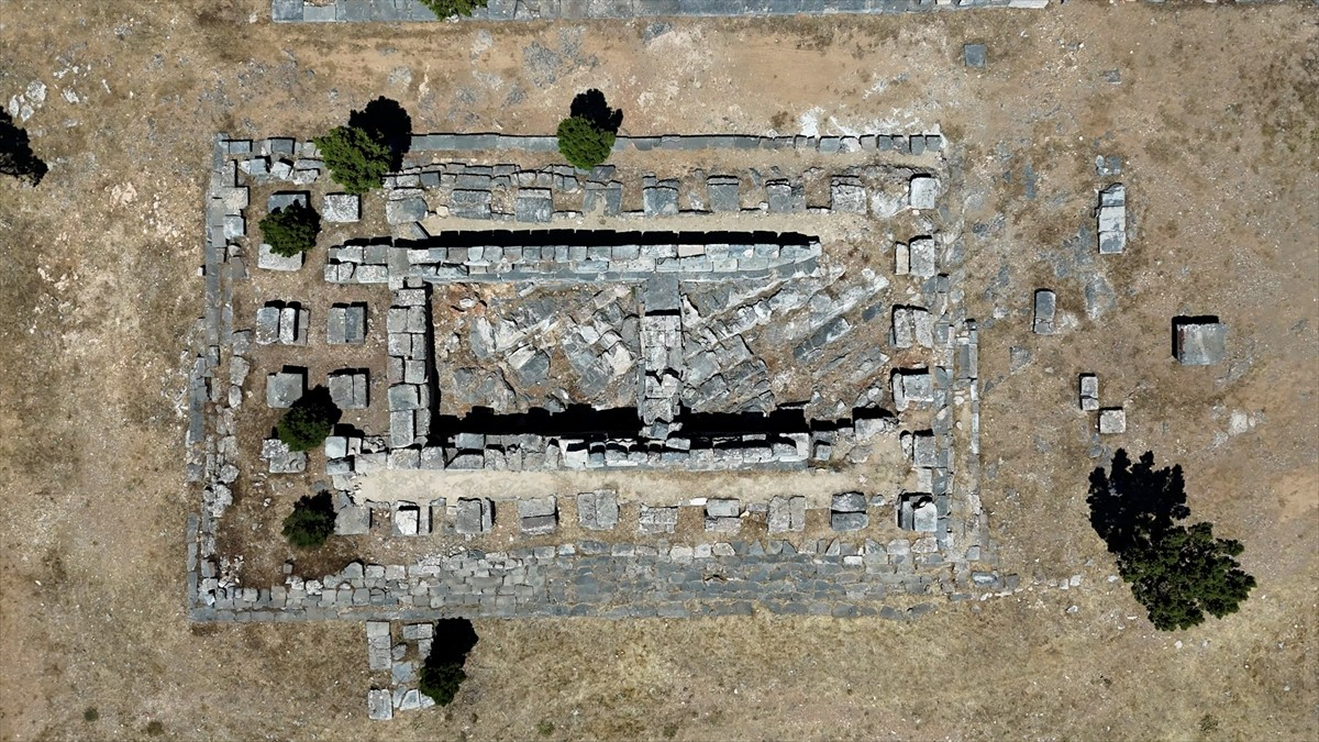 Τουρκία: Αρχαιολογικό μυστήριο στο Ιερό του Μήνα – Τα εκατοντάδες «μηνύματα» των αρχαίων προς τους θεούς