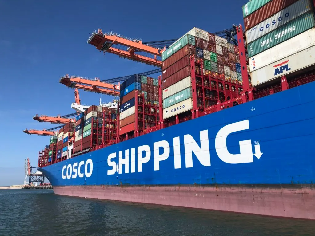 Μέτωπο με την COSCO ανοίγουν οι ΗΠΑ: «Μας κατασκοπεύετε με εξοπλισμό εγκαταστημένο στα πλοία σας»