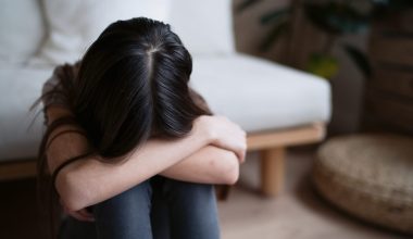 Στο εδώλιο ο 58χρονος θεολόγος για κατηγορίες περί ασέλγειας και άσεμνων μηνυμάτων σε 16χρονη μαθήτριά του