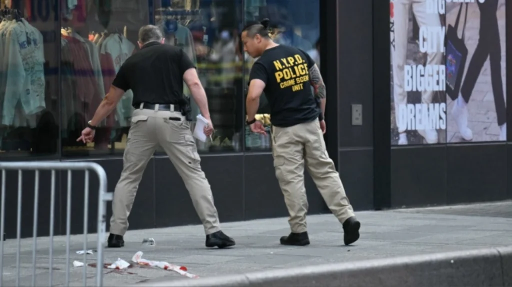 Μακελειό στην Times Square: Νεκρή από αστυνομικά πυρά 49χρονη που μαχαίρωσε δύο ανθρώπους (βίντεο)