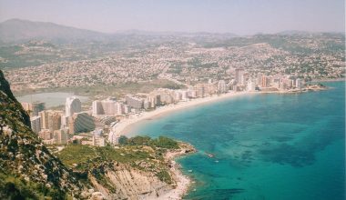 Τι συμβαίνει στην Ισπανία: Έκλεισαν άρον-άρον 27 παραλίες μετά από  μπαράζ σεισμικών δονήσεων