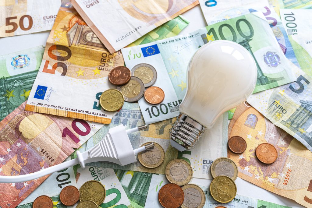 Ρεύμα: Αυξήσεις έως 20% στα πράσινα τιμολόγια τον Σεπτέμβριο – Έρχονται ακριβότεροι λογαριασμοί