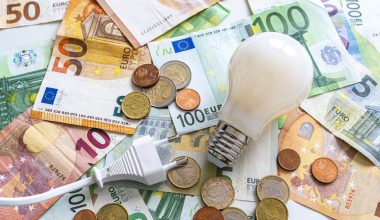 Ρεύμα: Αυξήσεις έως 20% στα πράσινα τιμολόγια τον Σεπτέμβριο – Έρχονται ακριβότεροι λογαριασμοί