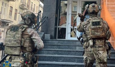 Kίεβο: Σφοδρές συγκρούσεις μεταξύ στελεχών των ουκρανικών υπηρεσιών SBU και GUR! – Τουλάχιστον ένας νεκρός (βίντεο)