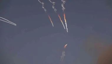 Μαζική ιρανική επίθεση με πυραύλους και drones κατά αμερικανικών βάσεων σε Μπαχρέιν, Ιράκ και Ιορδανία (βίντεο)