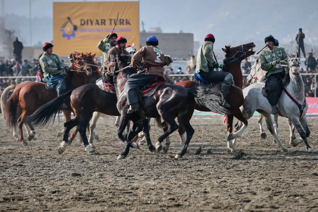 Buzkashi: Το άγριο παιχνίδι πάνω σε άλογα που μοιάζει με ράγκμπι