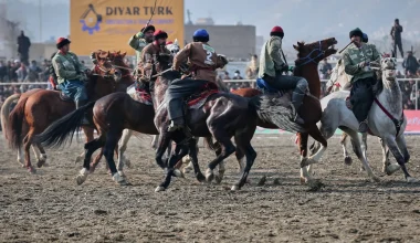 Buzkashi: Το άγριο παιχνίδι πάνω σε άλογα που μοιάζει με ράγκμπι