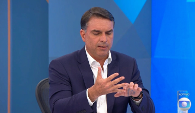 Βραζιλία: Μάχη «σώμα με σώμα» στις δημοσκοπήσεις – O γιος του Μπολσονάρου μόλις μία μονάδα πίσω από τον Λούλα
