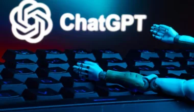 ChatGPT: Τι συμβαίνει με τα μηνύματα που γράφετε – Ποιος μπορεί να τα δει και πότε διαγράφονται