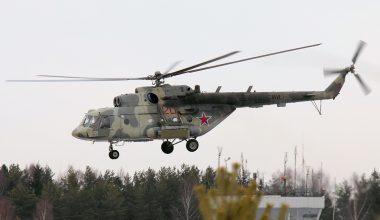 Bίντεο: H στιγμή που ρωσικό ελικόπτερο Mi-8 πραγματοποιεί αναγκαστική προσγείωση σε δρόμο στη Σαχαλίνη