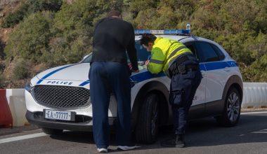 Έλεγχος από την Τροχαία: Τι να απαντήσετε όταν σας ρωτήσουν «ξέρετε γιατί σας σταμάτησα;»