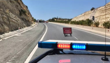 Αδιανόητη τραγωδία στην Κύπρο: Λεωφορείο σκότωσε 76χρονο ενώ προσπαθούσε να απομακρύνει ψυγείο από τον δρόμο