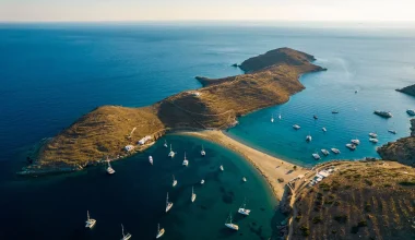 Σεπτέμβρης στην Ελλάδα: 7 αποδράσεις για όσους δεν θέλουν να τελειώσει το καλοκαίρι