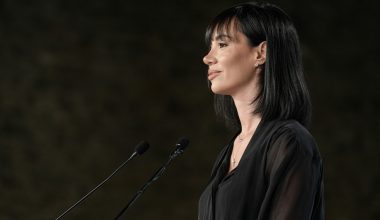 Κυβέλη Μάρδα: Ποια είναι η γυναίκα που τράβηξε τα βλέμματα στην παρουσίαση προγράμματος του Α.Τσίπρα στη ΔΕΘ (φωτο)