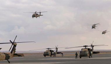 Αμερικανικά ελικόπτερα διακομιδής τραυματιών πετούν στην Ιορδανία μετά τα ιρανικά πλήγματα στις βάσεις (βίντεο)