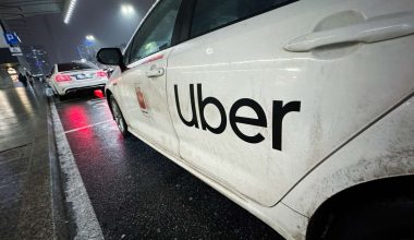 Η Uber κατέβασε ρολά σε δύο αφρικανικές χώρες και ενημέρωσε 3.300 εργαζομένους της ότι απολύονται