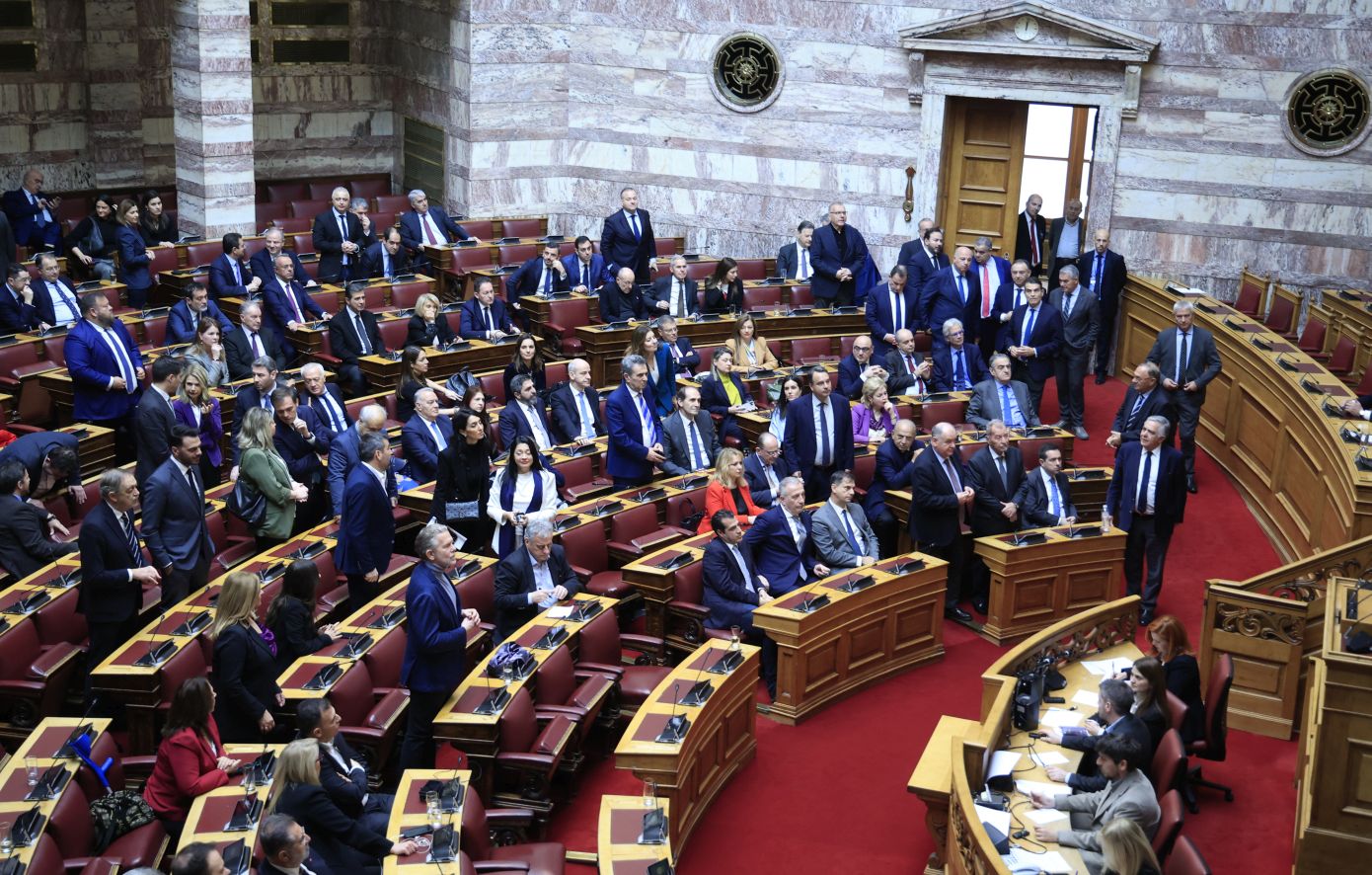 Σφοδρή «σύγκρουση» στη Βουλή στην ψηφοφορία για την Ε.Ακρίτα: «Πυρά» Ζ.Κωνσταντοπούλου κατά ΝΔ και ΠΑΣΟΚ