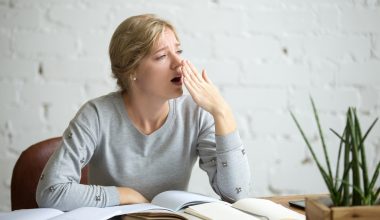 Χασμουριέστε συνέχεια; – Το σημάδι που μπορεί να δείχνει ότι δεν κοιμάστε αρκετά
