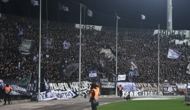 Θύρα 4 κατά Ι.Σαββίδη λόγω γηπέδου και Κωνσταντέλια: «Ήρθε η ώρα να φύγεις»