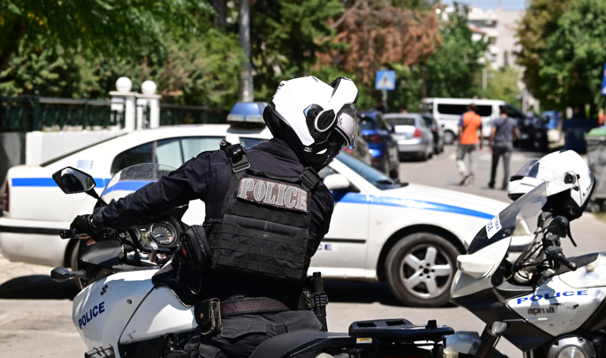 Θεσσαλονίκη: Επιχείρησαν να διαρρήξουν κοσμηματοπωλείο κοντά σε ΑΤ – Ανταλλαγή πυροβολισμών με αστυνομικό