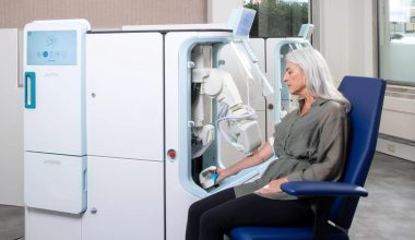 Ο FDA έδωσε το «πράσινο φως» σε ρομπότ που κάνει μόνο του αιμοληψία – Πώς εντοπίζει τη φλέβα (βίντεο)