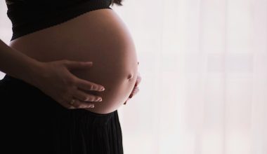 Βόλος: 28χρονος επιτέθηκε στην 22χρονη έγκυο σύντροφό του και την κτύπησε – Παρενέβη γειτόνισσα