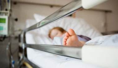 Πρέβεζα: Τρία ανήλικα παιδιά στο νοσοκομείο για παραμέληση και υποσιτισμό
