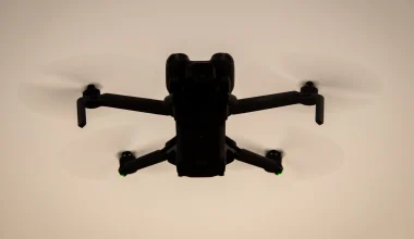 Ο Ν.Τραμπ επιβάλει δασμούς 100% για τα drone από την Κίνα