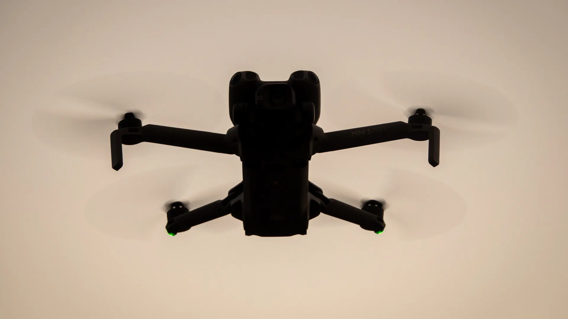 Ο Ν.Τραμπ επιβάλει δασμούς 100% για τα drone από την Κίνα