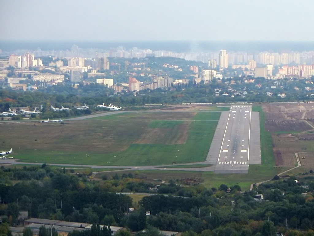 Ρωσικό drone Geran-4 κατέστρεψε ουκρανικό αεροσκάφος στο αεροδρόμιο Ζουλιανί του Κιέβου: Μεγάλη πυρκαγιά στο σημείο