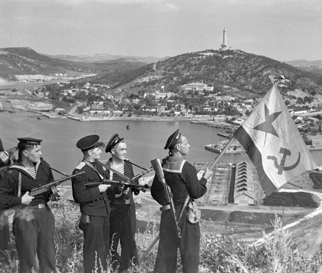 Ρωσία: Αποκαλυπτήρια γιγαντιαίου μνημείου 15 μέτρων για τη νίκη επί της αυτοκρατορικής Ιαπωνίας