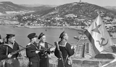 Ρωσία: Αποκαλυπτήρια γιγαντιαίου μνημείου 15 μέτρων για τη νίκη επί της αυτοκρατορικής Ιαπωνίας