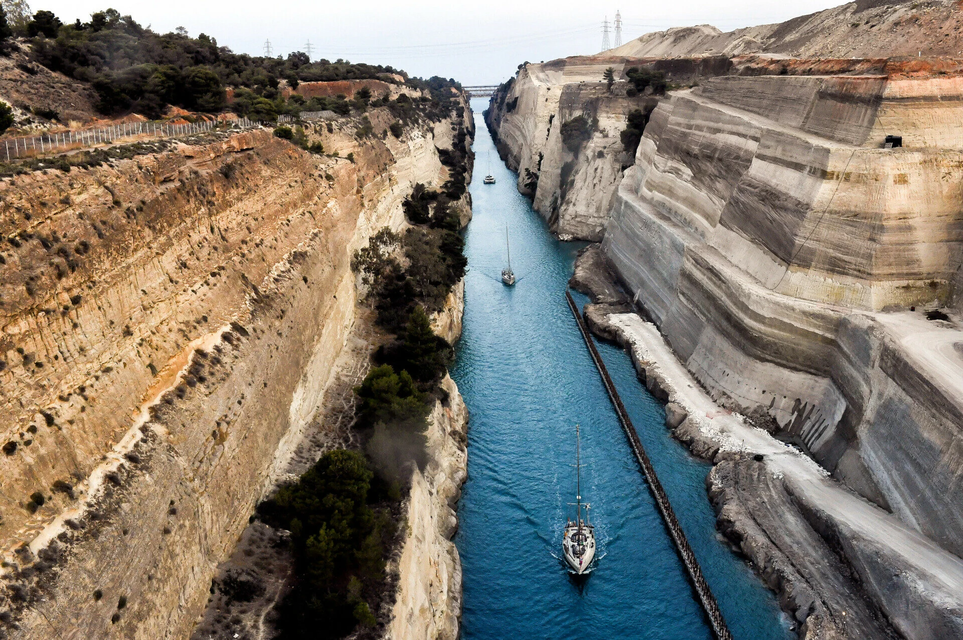 Γυναίκα εντοπίστηκε νεκρή στη Διώρυγα του Ισθμού της Κορίνθου – Θα γίνει ταυτοποίηση της σορού της